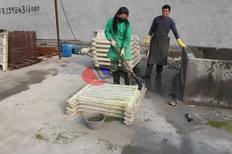混凝土模具涂抹脱模剂