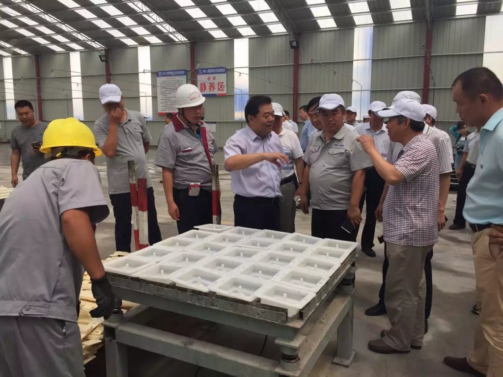 混凝土模具震动过程